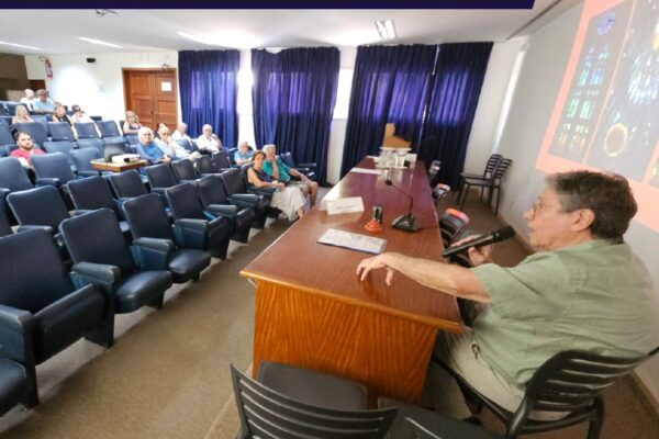 palestra sobre modernismo do catalão (1)