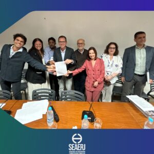 Em evento na sede da SEAERJ, Eduardo Paes assina carta-compromisso por valorização dos servidores